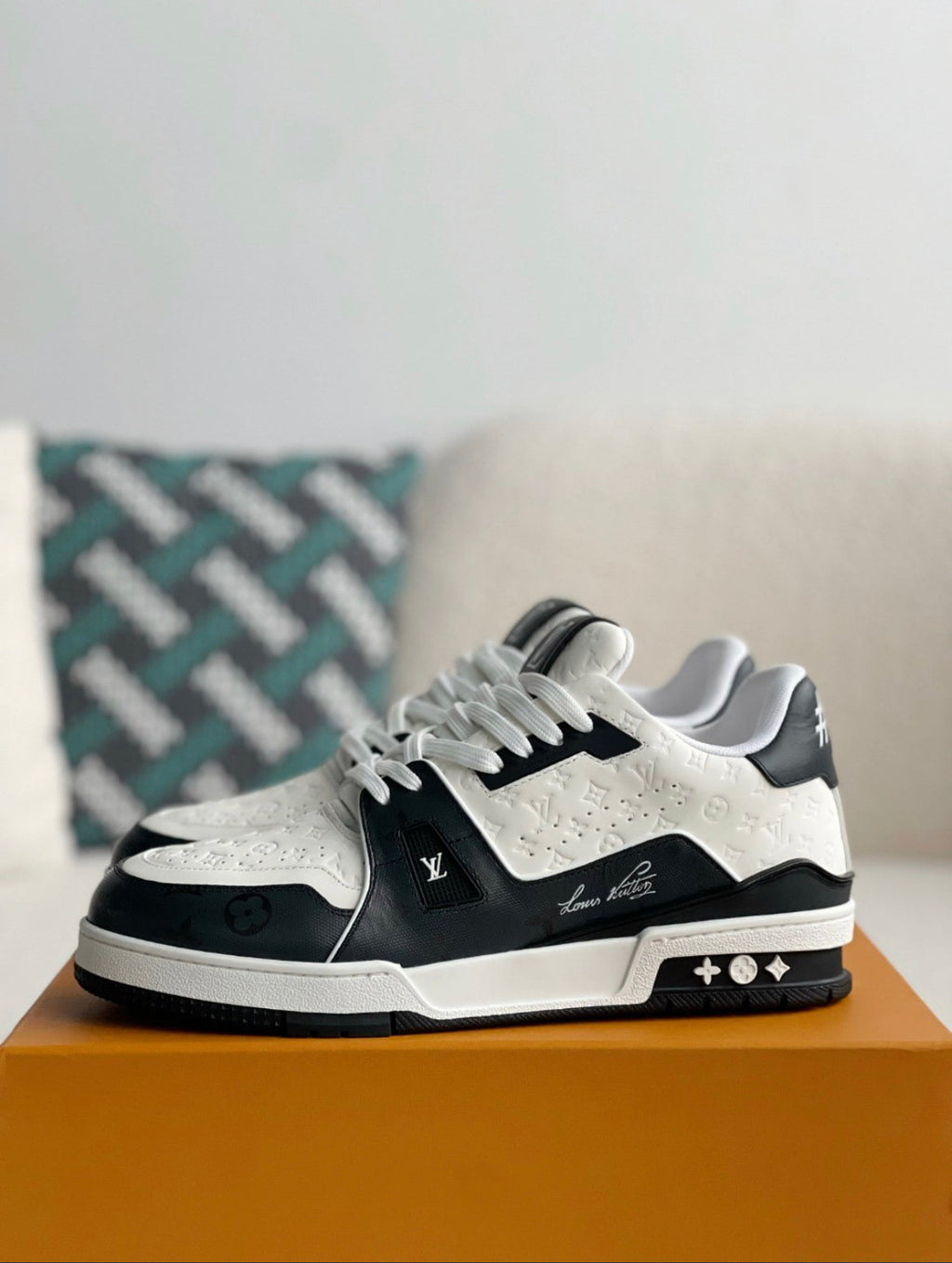 LOUIS VUITTON TRAINER SNEAKERS