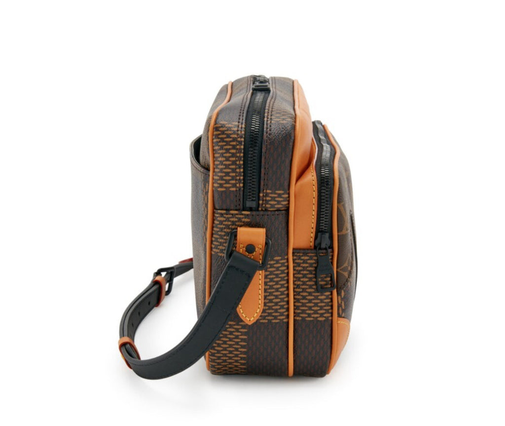 Louis Vuitton
Virgil Abloh NIGO Brown Giant Damier Ebene & Drip Monogram Coated Canvas Nil Messenger Gold Hardware, 2021