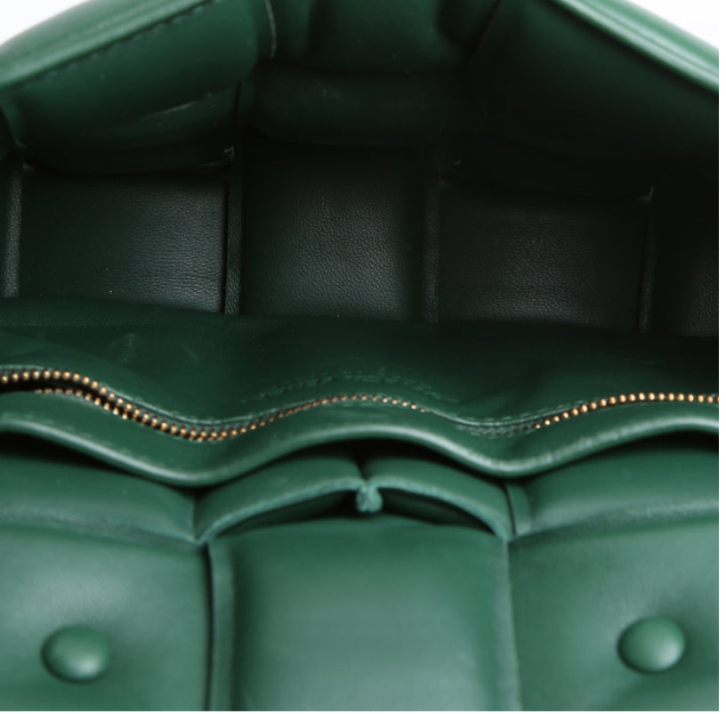 Borsa a tracolla Bottega Veneta Cassette in pelle intrecciata verde-pino